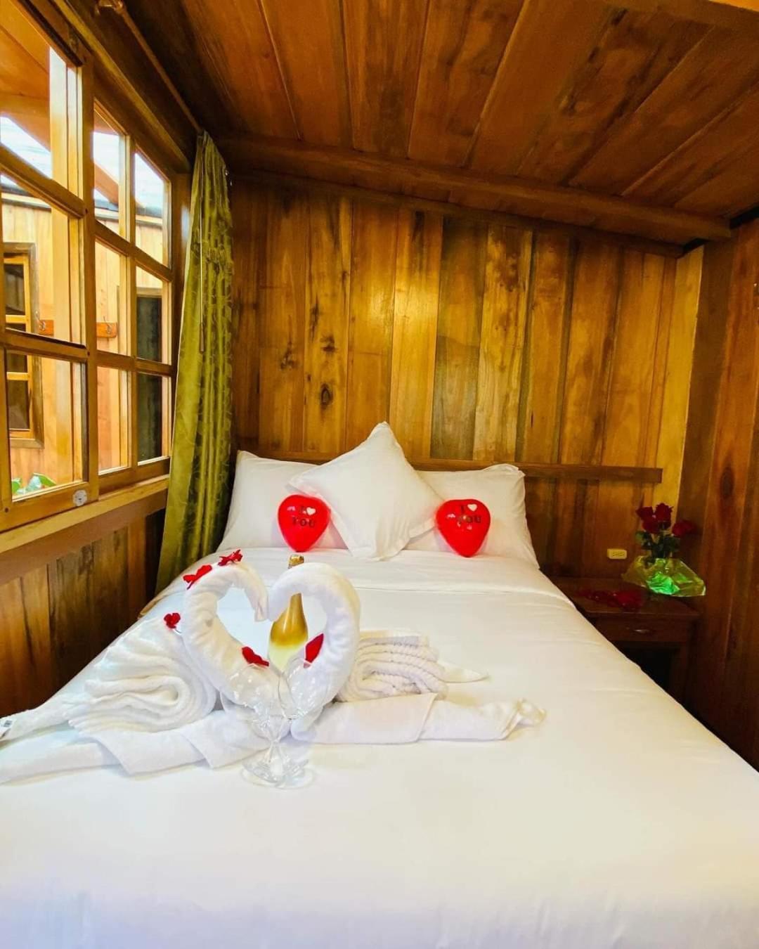 Guayabo Hostal Mindo Esterno foto