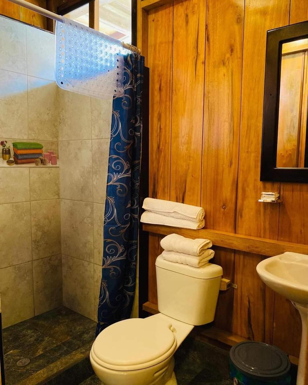 Guayabo Hostal Mindo Esterno foto